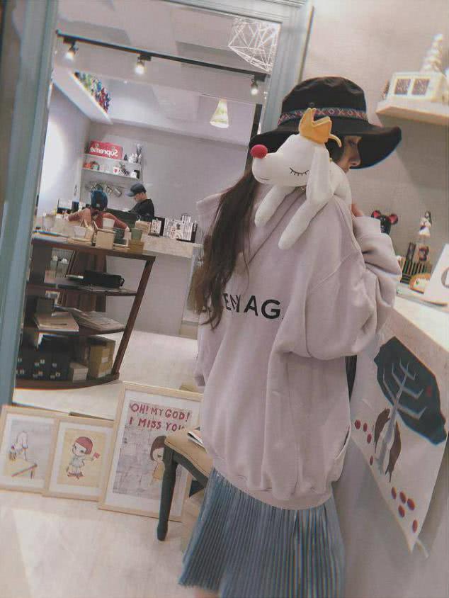 郭碧婷超大钻戒闪到我了，从“照骗”到真女神，34岁照样嫁豪门