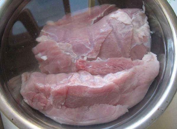 炒肉丝要不要油,肉丝用淀粉腌制怎么炒才能不粘锅