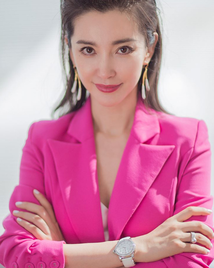 三角眉女人什么命,三角眉的人弱点