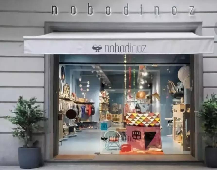 怎么让橱窗玻璃不反光,橱窗怎么遮阳又能保持通透