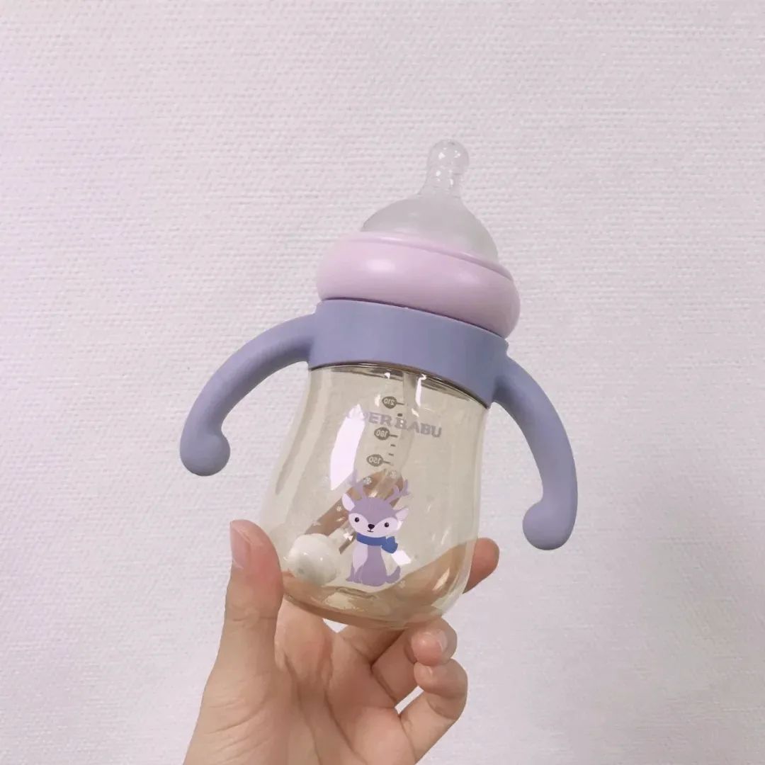 宝宝一眼相中的奶瓶,宝宝奶瓶尝试了很久还不会喝