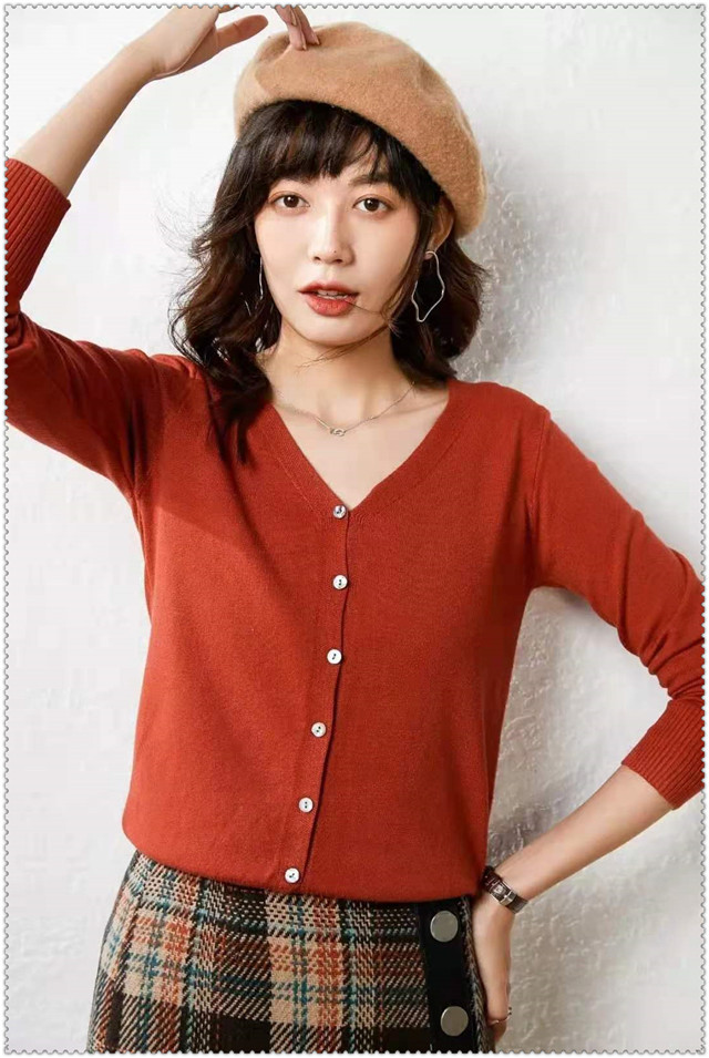 衣服在精不在多，内搭就选这4种经典款，百搭还不过时