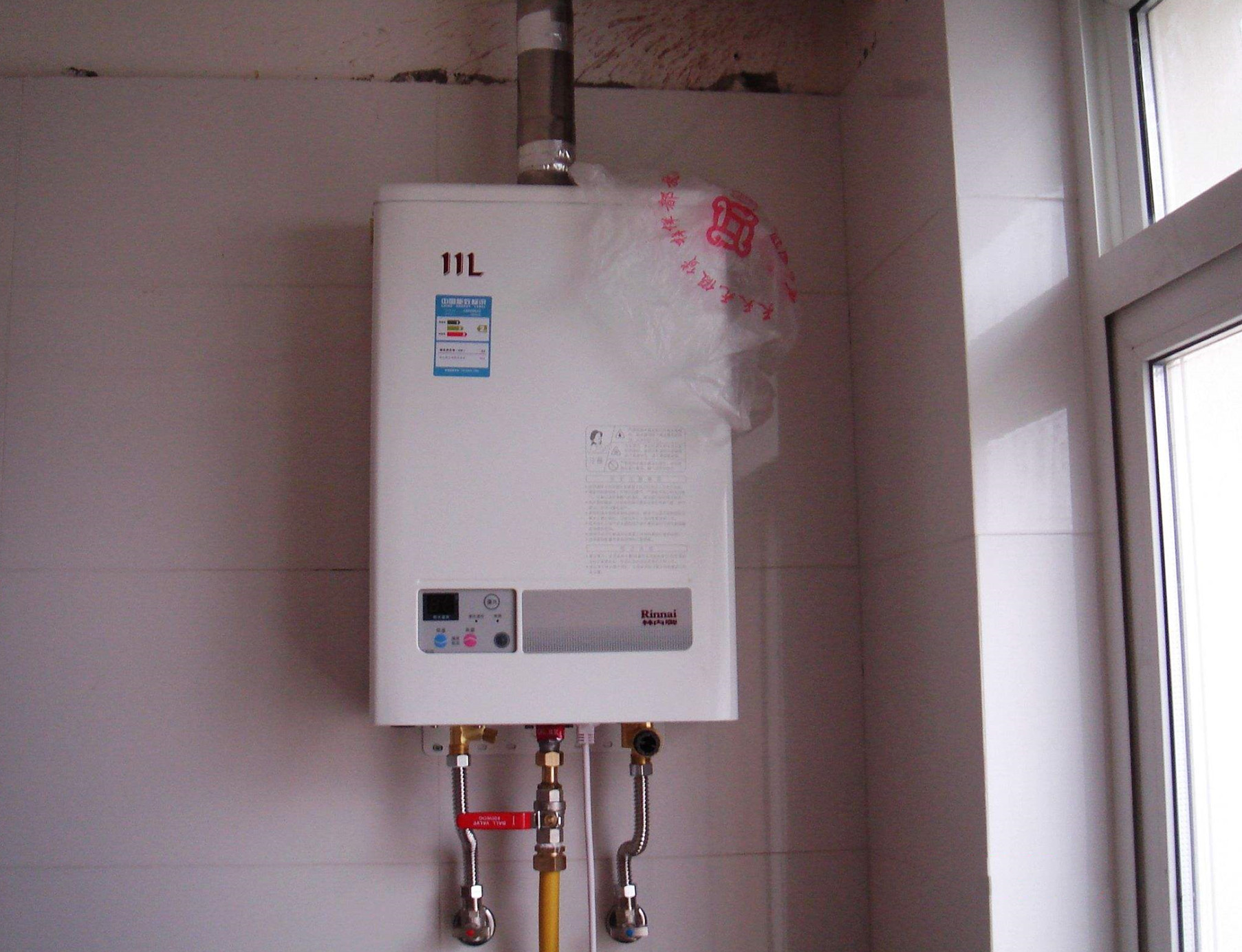 扁桶热水器放卫生间,放置热水器和水桶的柜子