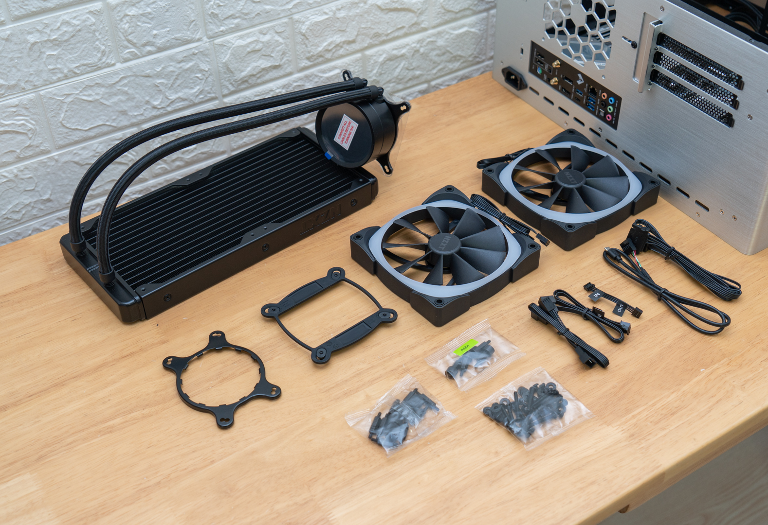 有没有显卡无所谓，游戏、剪辑全搞定，4月份电脑装机单分享