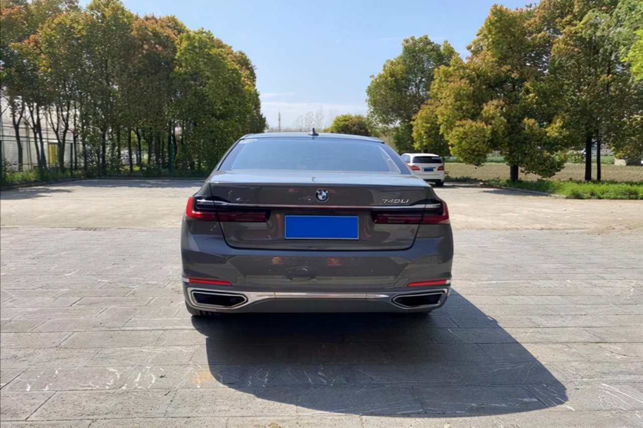 宝马7系开了8万公里需要注意什么,宝马7系跑了9万多公里还值得买吗