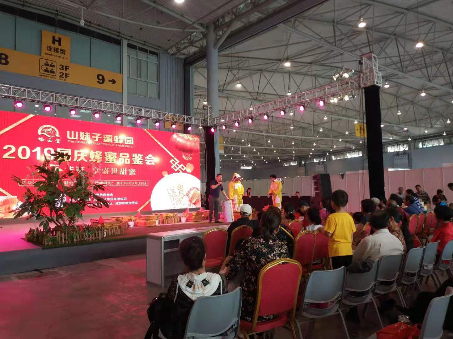 中国国际服装服饰博览会参展品牌,国际会展中心展销服装