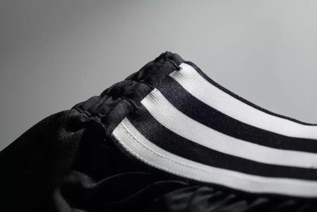 王的新衣,阿迪达斯官网羽毛球速干衣