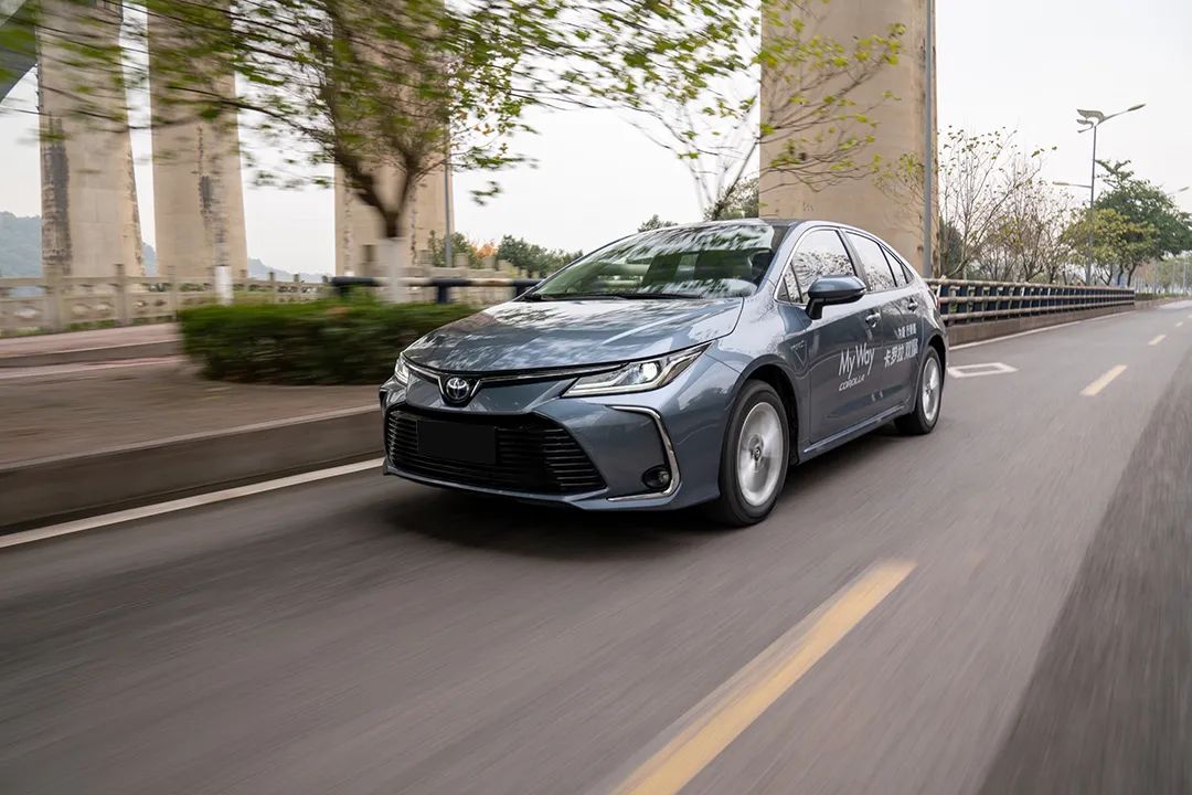 卡罗拉双擎和燃油版驾驶感受,卡罗拉双擎有没有必要买燃油版