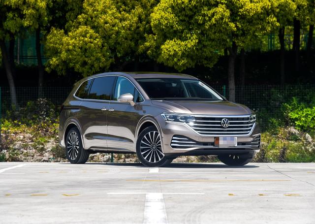 试驾威然尊贵版,威然选豪华版还是尊贵版