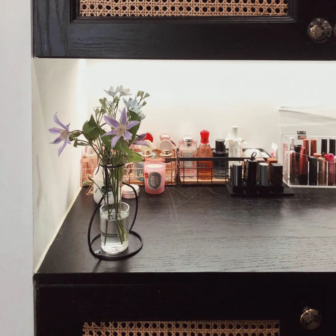 邻居秀家|细节控的家有多治愈?单凭她家开关就能出圈了