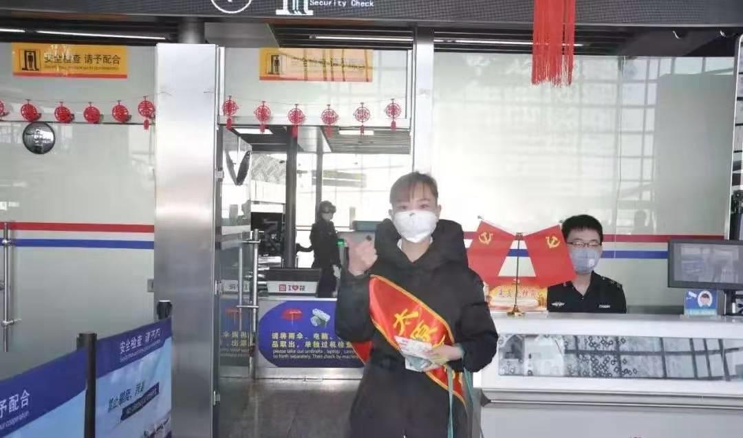 父女隔17年接力出征：爸爸抗非典女儿抗肺炎，这次换90后保护世界