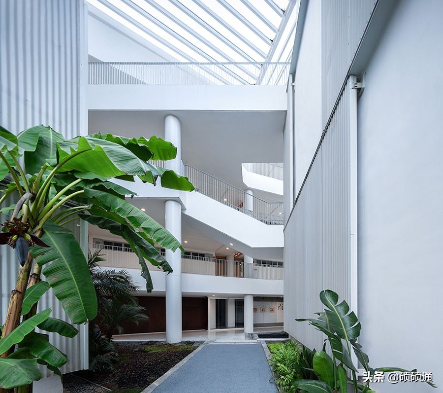 巨大环形飞船,巨大的地球主题环创