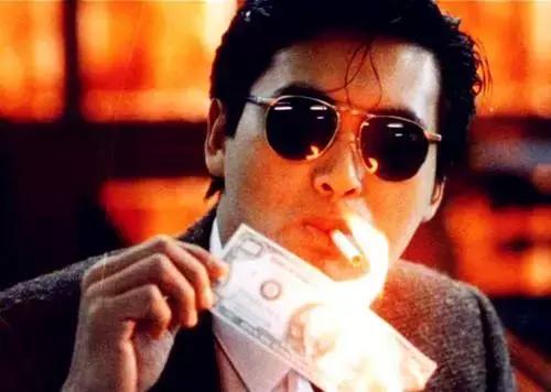 一首《十七岁》之于香港娱乐圈，就是半部《春秋》