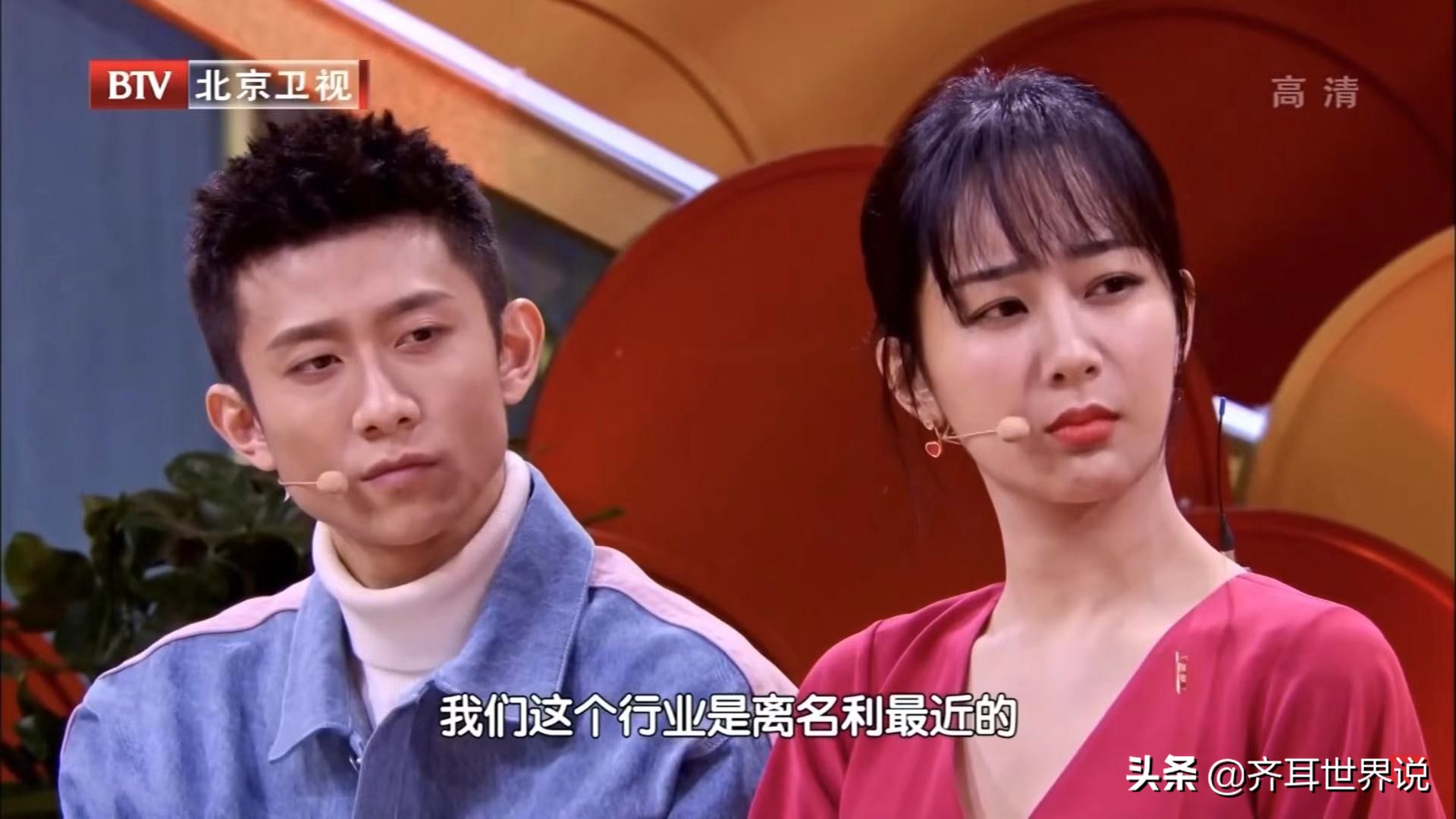 张一山在机场看杨紫的眼神,张一山对杨紫的承诺