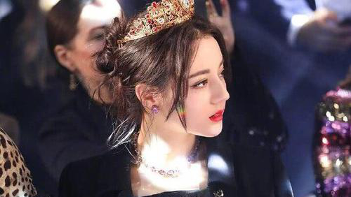 迪丽热巴沙雕走步,迪丽热巴沙雕走姿