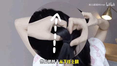 36岁圆脸扎什么发型减龄,胖圆脸适合的中长扎发教程