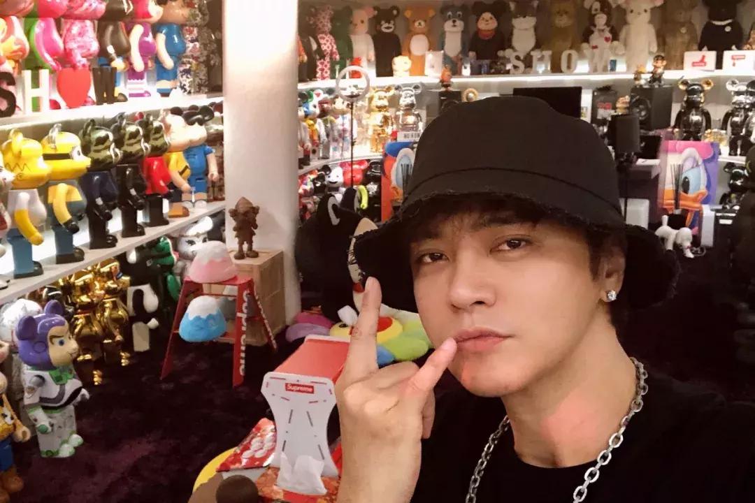 罗志祥参观萧敬腾豪宅,罗志祥家的玩具