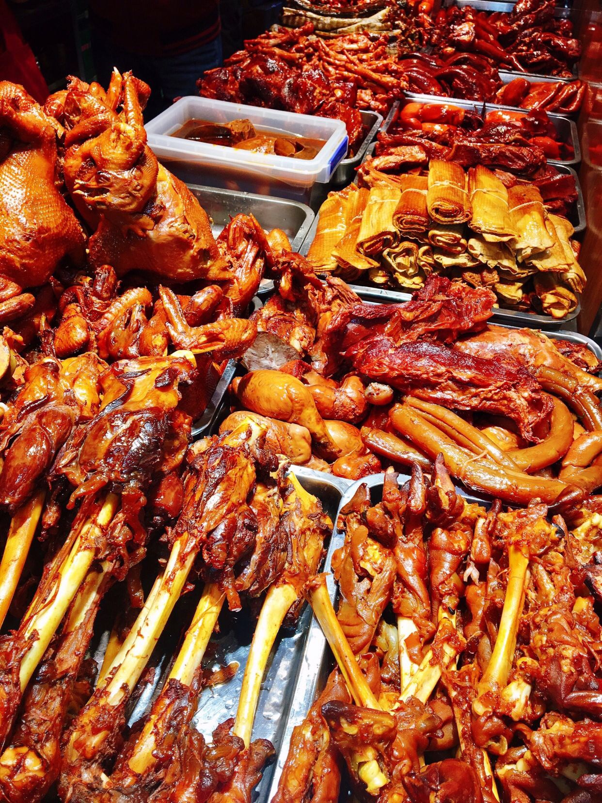 长春第一熏酱猪手,长春第一神店熏酱工厂