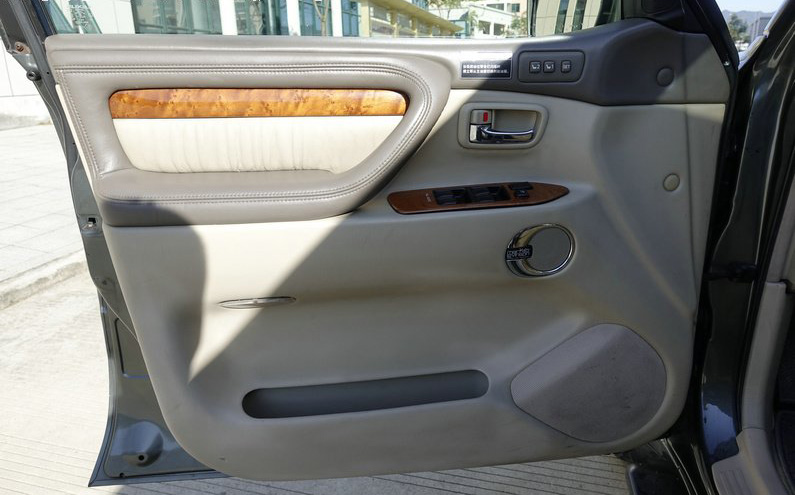 丰田陆巡对比沃尔沃xc60,丰田陆巡和雷克萨斯570哪个好