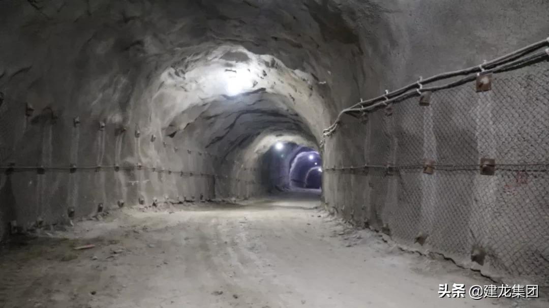 华夏建龙旗下矿山,建龙矿山设备