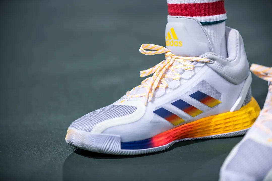 与罗斯11外形相像的鞋,罗斯11和米切尔3怎么选