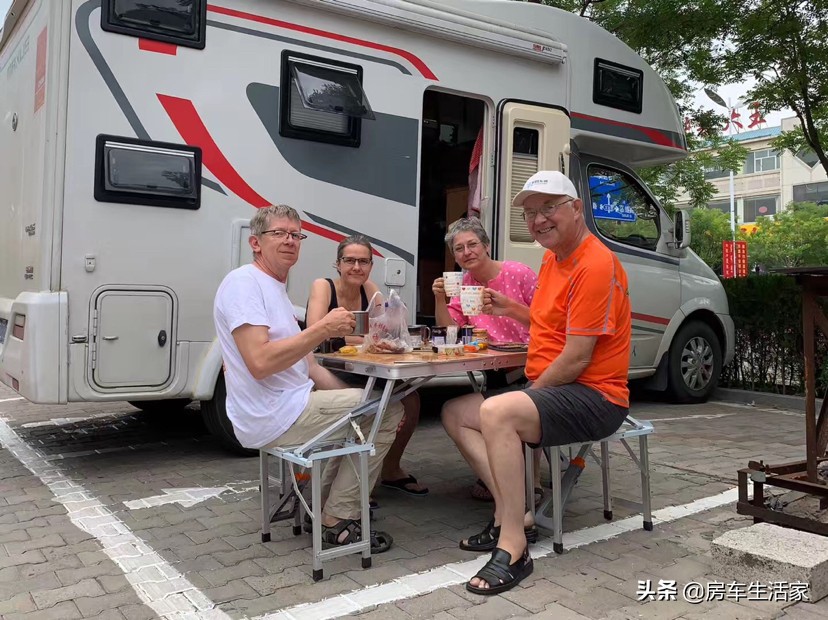 外国人开的房车来中国旅游,外国人来中国玩