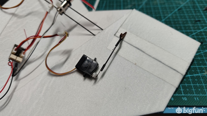 航模飞机制作小学生可飞,航模制作自制超轻载人飞机