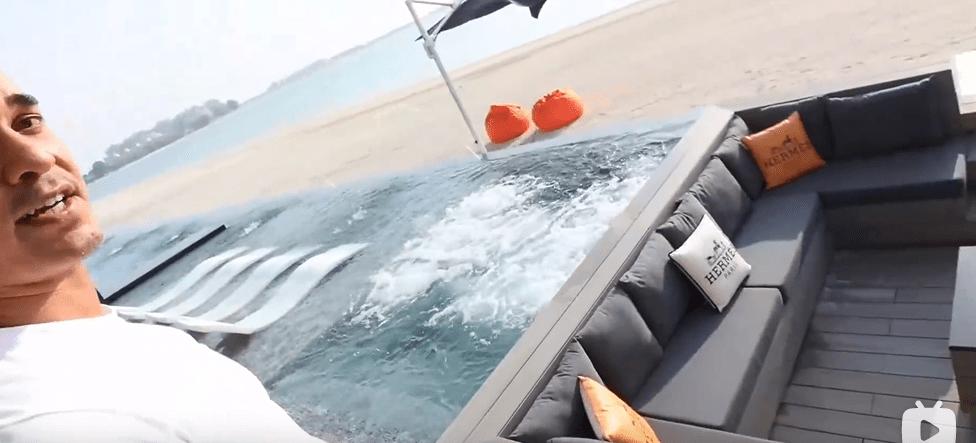 迪拜小哥豪宅,迪拜土豪哥卖劳斯莱斯