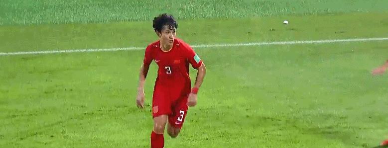 国足2球领先被追平,国足2-1逆转泰国武磊过人