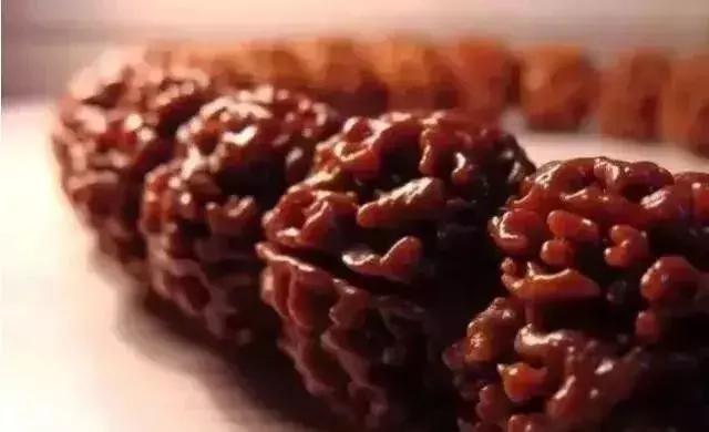 木质手串上的小虫子,手串里的小虫子