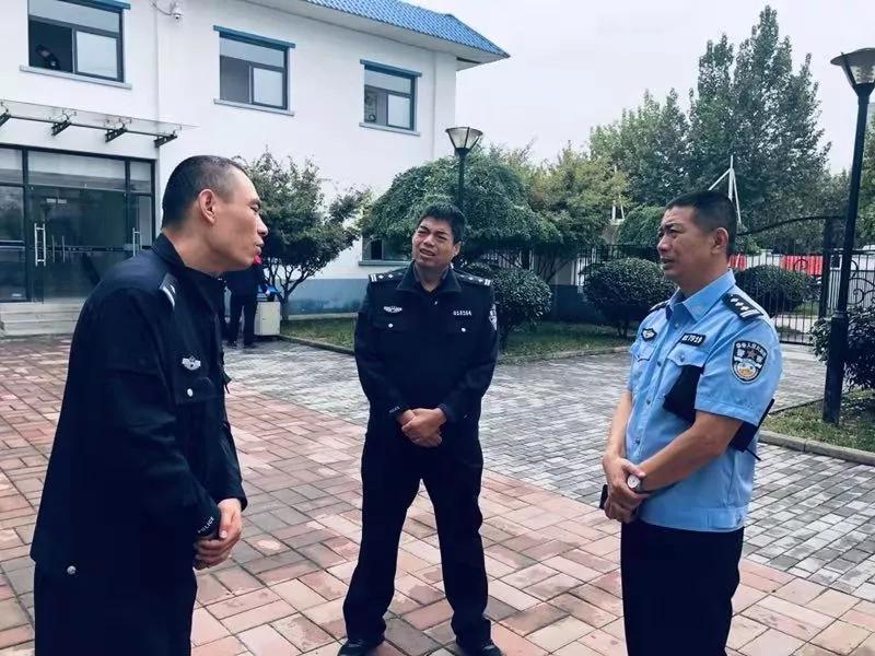 公安机关向人民群众报告工作,向人民报告户政工作