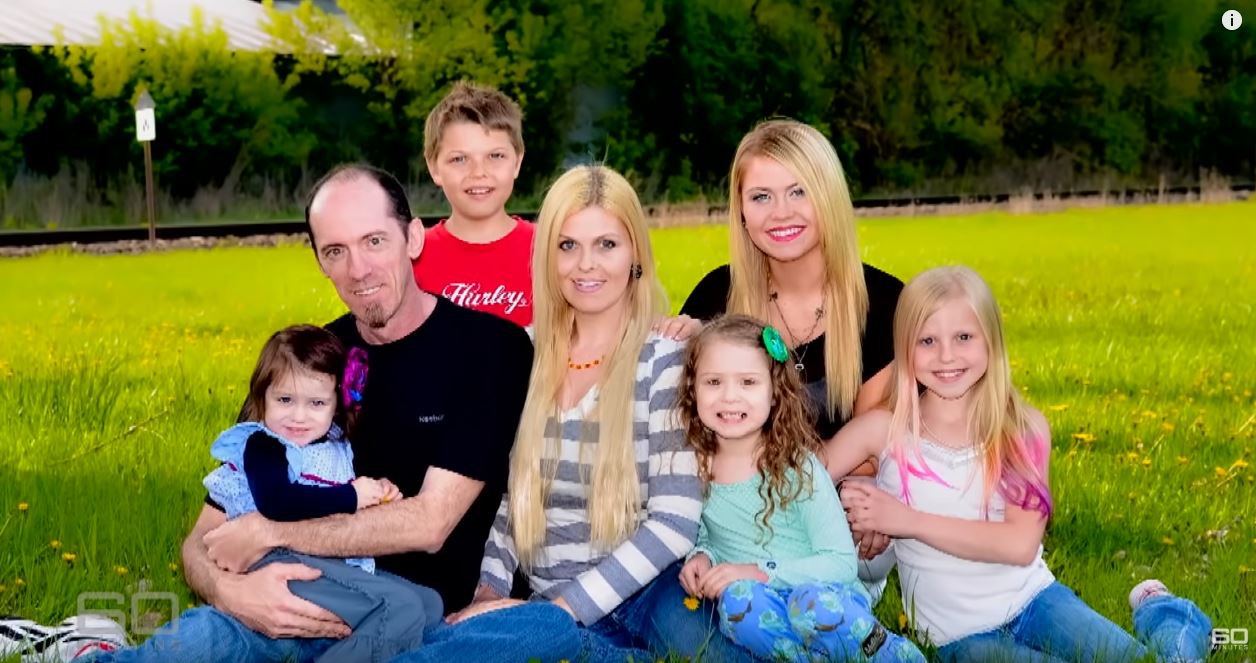 母子变身成父女,母女变闺蜜父子变成兄弟