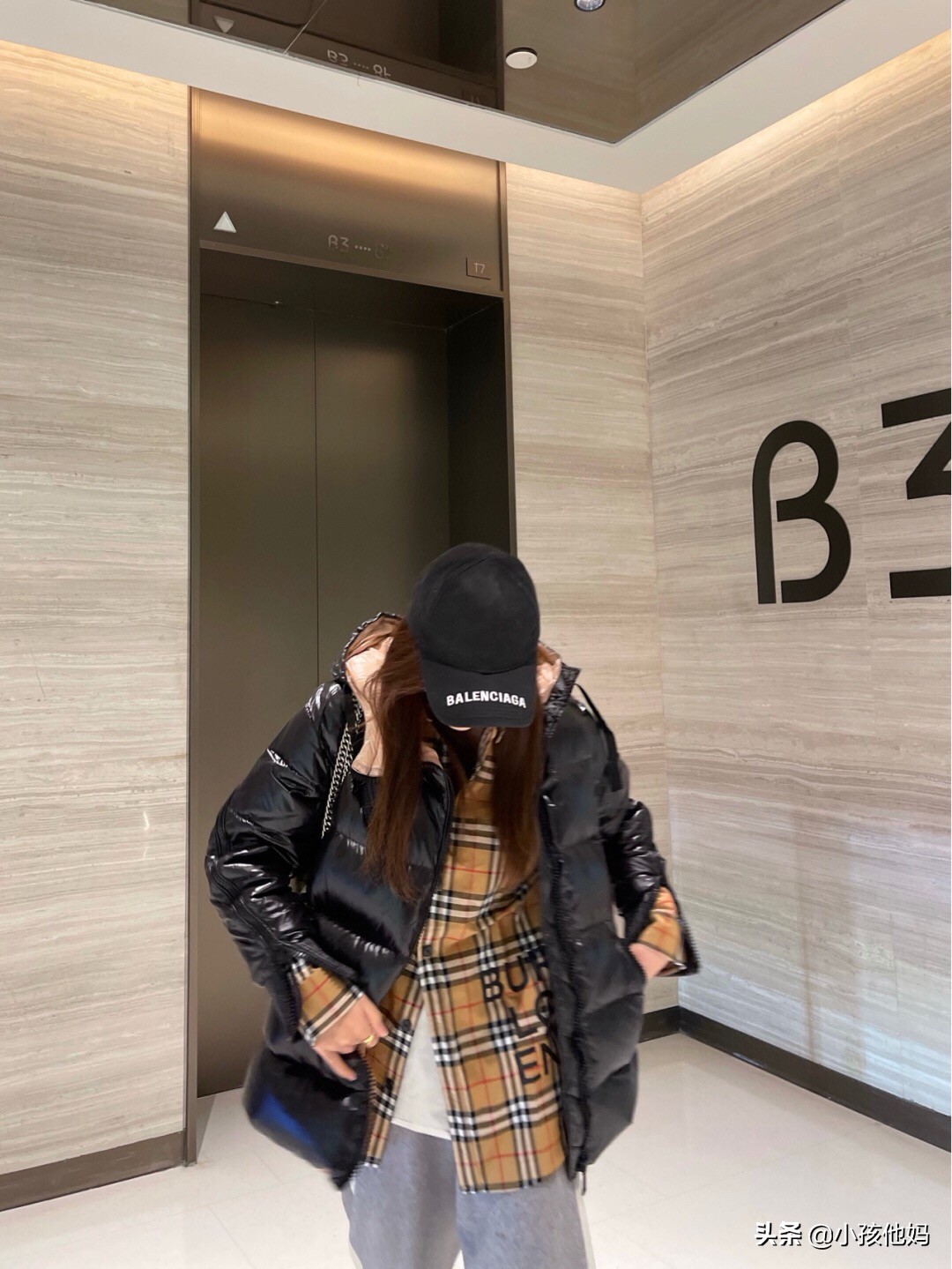 羽皇蒙口拉链款羽绒服➕Burberry衬衫=减龄又时髦