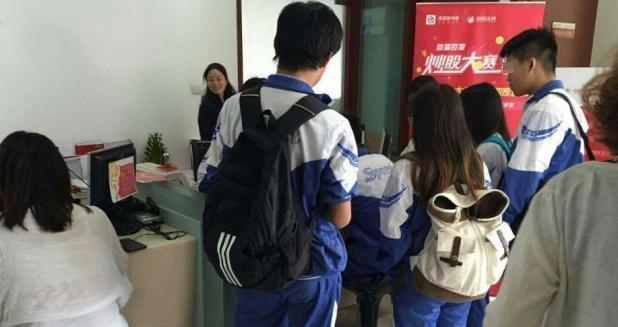 还记得高考结束后的情形吗,还记得高考完的第一天做了什么吗