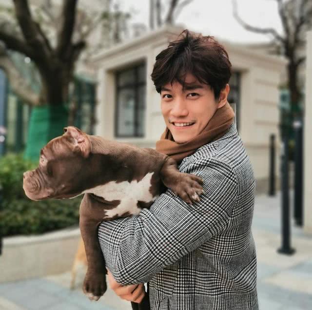 艾伦给陈乔恩飞吻,艾伦抱陈乔恩视频