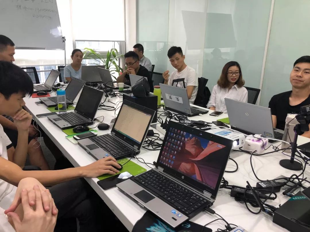 90后小伙上个月工资多少钱,90后小哥哥从月薪2000到9000