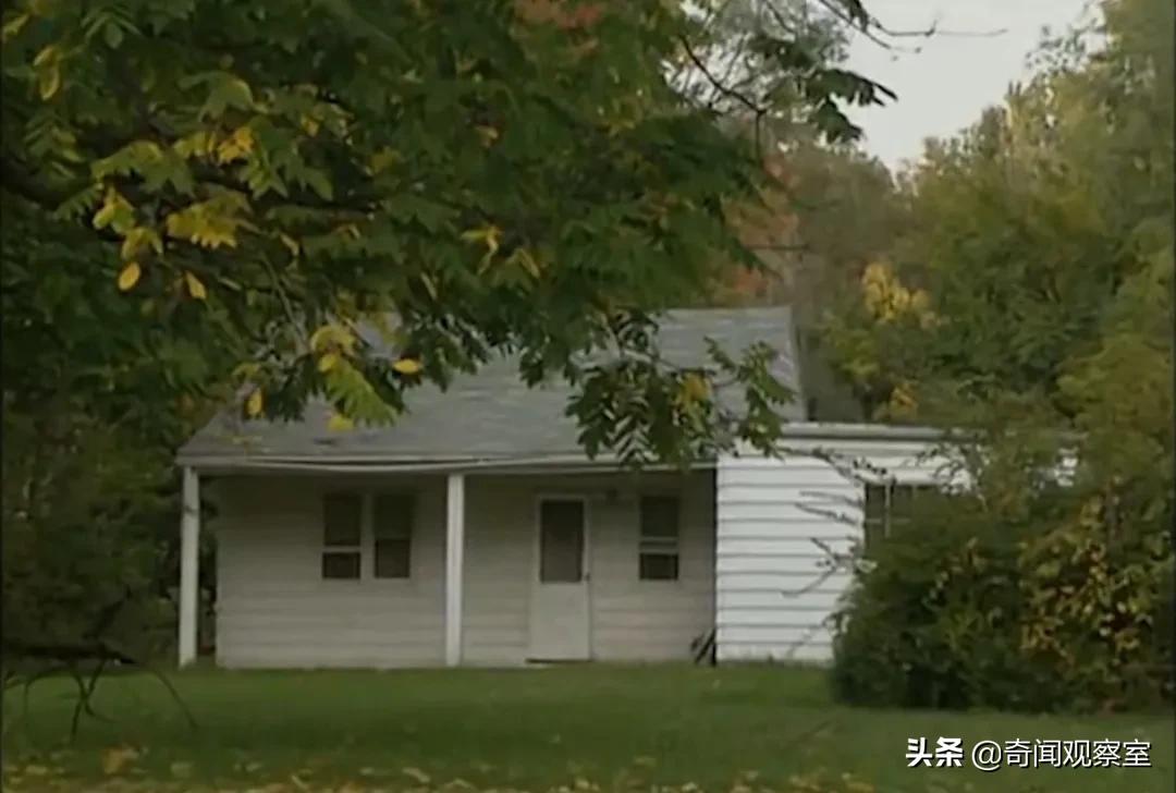 23岁年轻漂亮的女大学生，不为人知的另一面，从乖乖女到伴游女