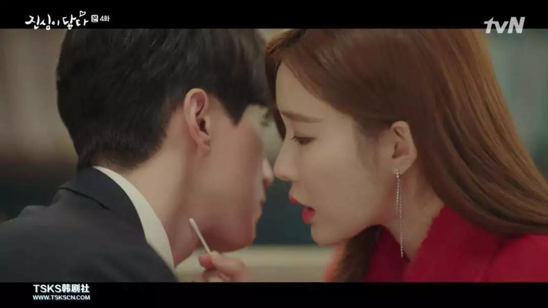 刘仁娜触及真心穿搭照,触及真心刘仁娜第一次去律所出场