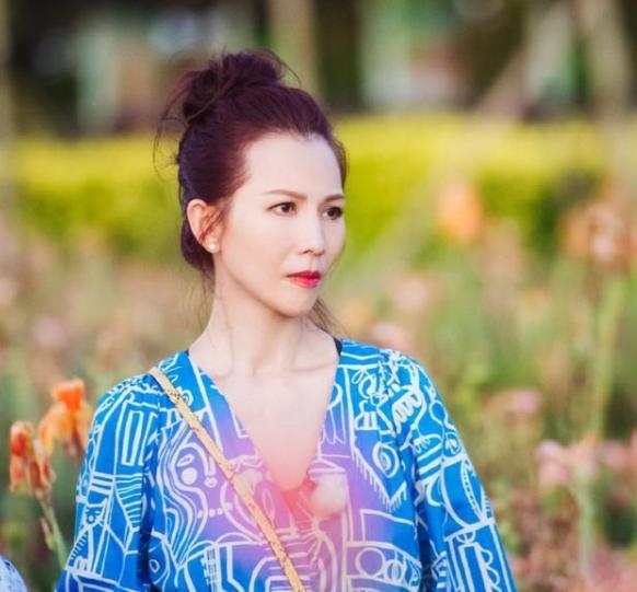 47岁蔡少芬生三胎后瘦成纸片人,蔡少芬自曝37岁高龄产子