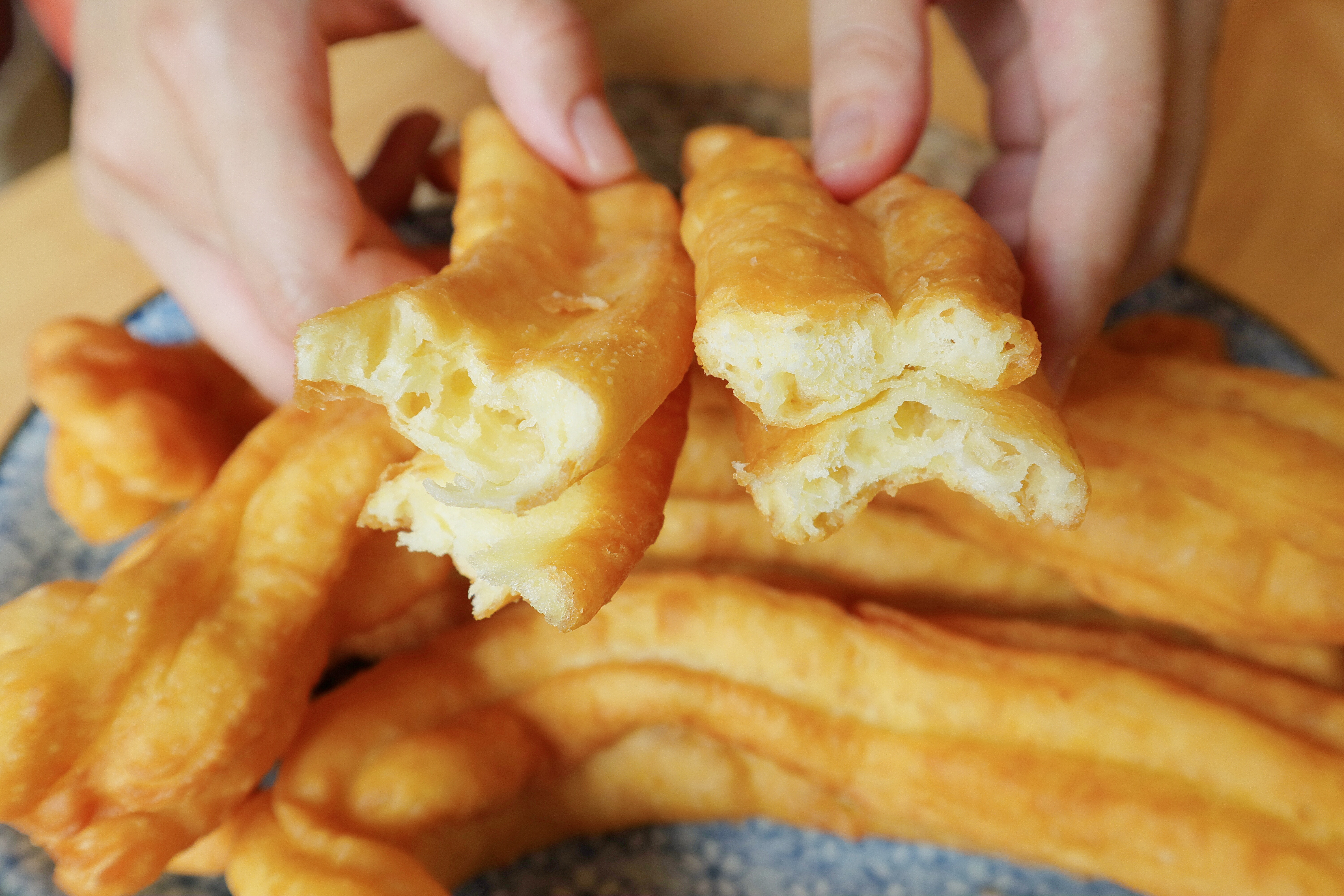 外面卖的油条制作方法完整教程,专业油条制作方法完整教程