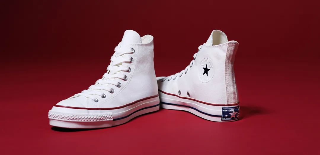 一双帆布鞋带你惊艳整个春夏,最近很火的一双蓝色帆布鞋