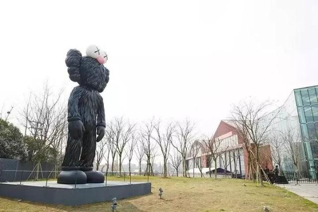 优衣库kaws联名,优衣库kaws第一次联名