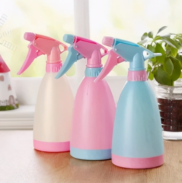 億禾林蒙氏托班|给植物浇水让孩子爱上喝水