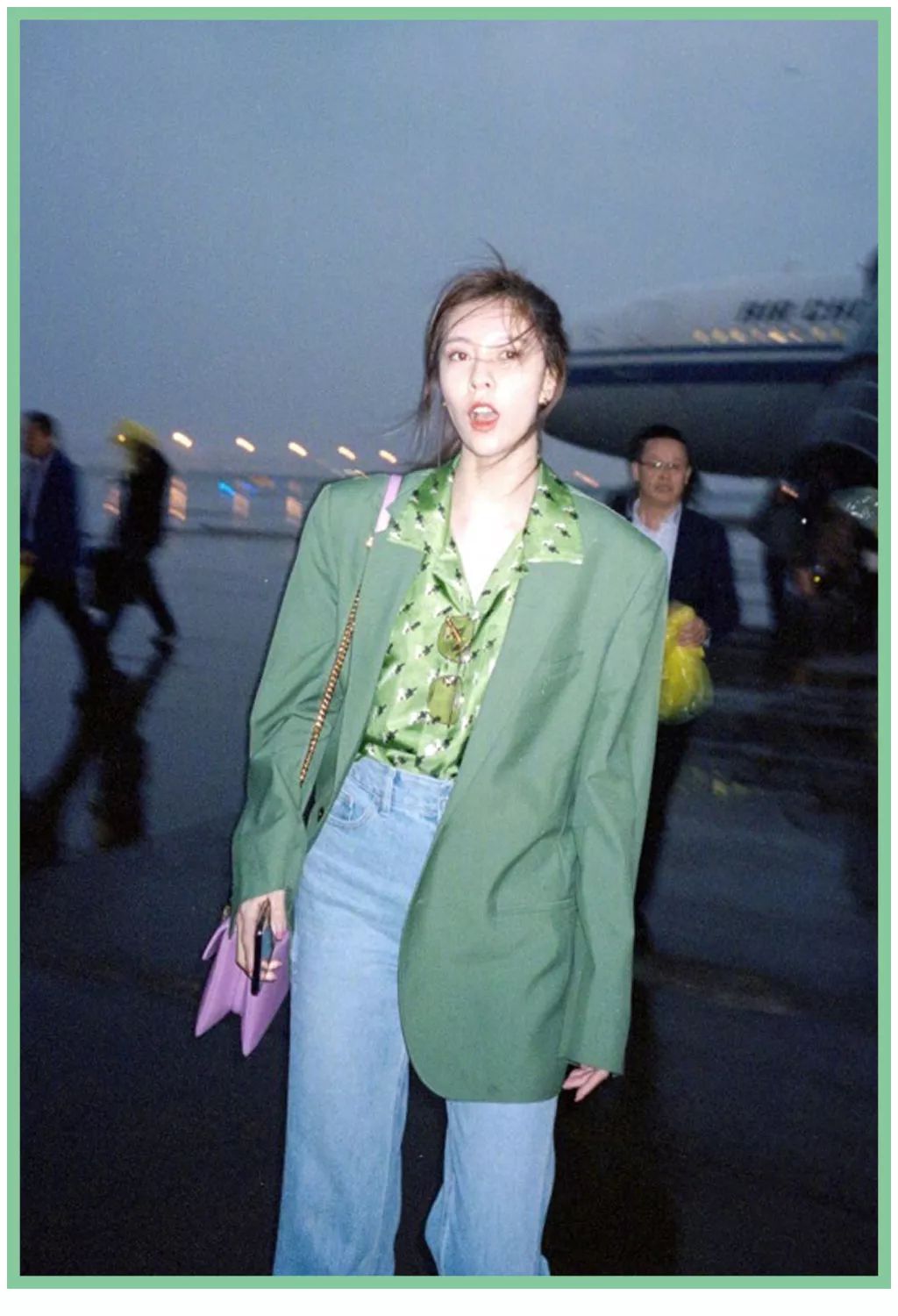 今年该买啥颜色的裙子,今年秋冬女装流行什么样式的裙子