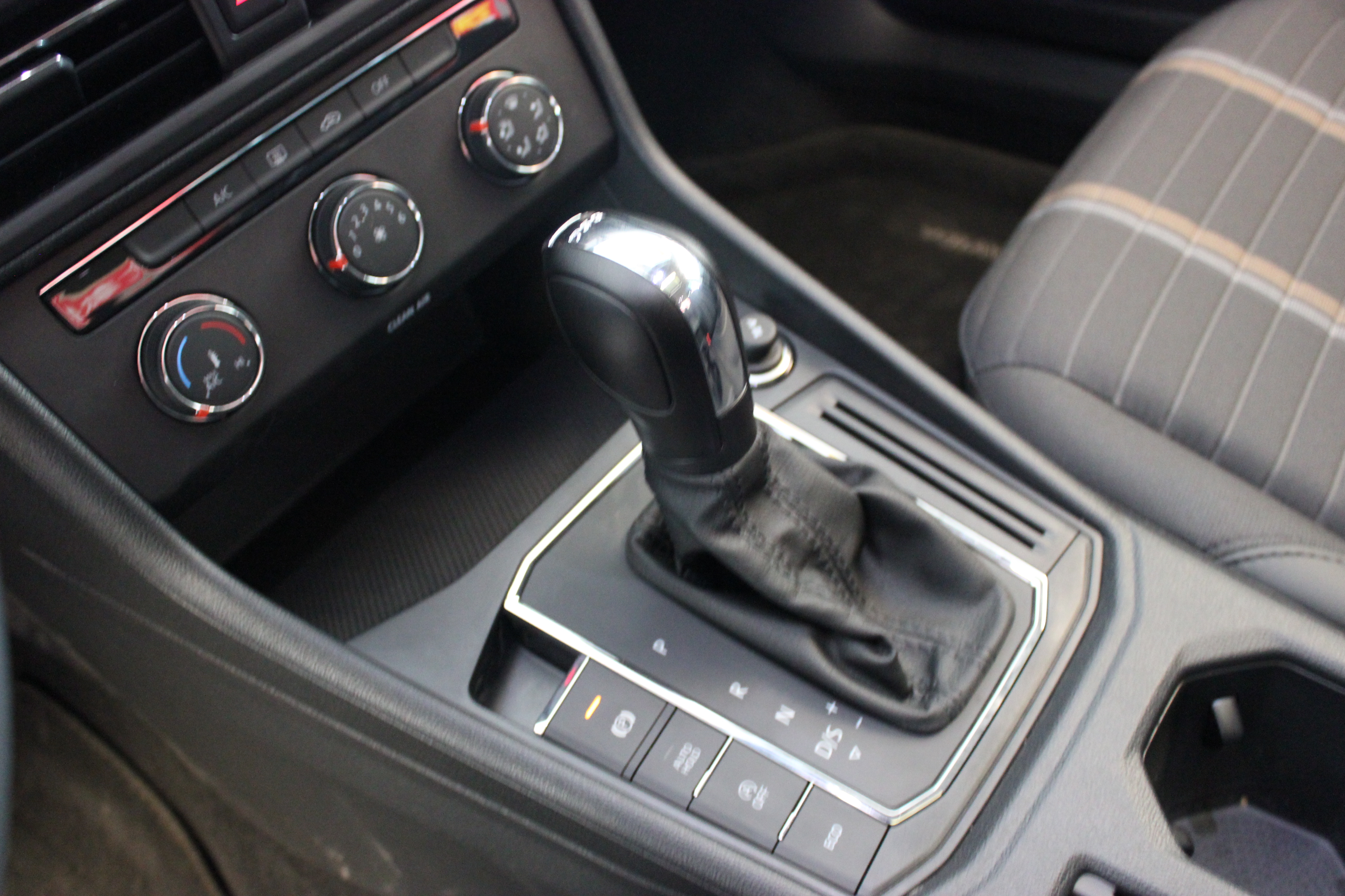 大众朗逸空间怎么样,全新大众朗逸外观造型优雅大气