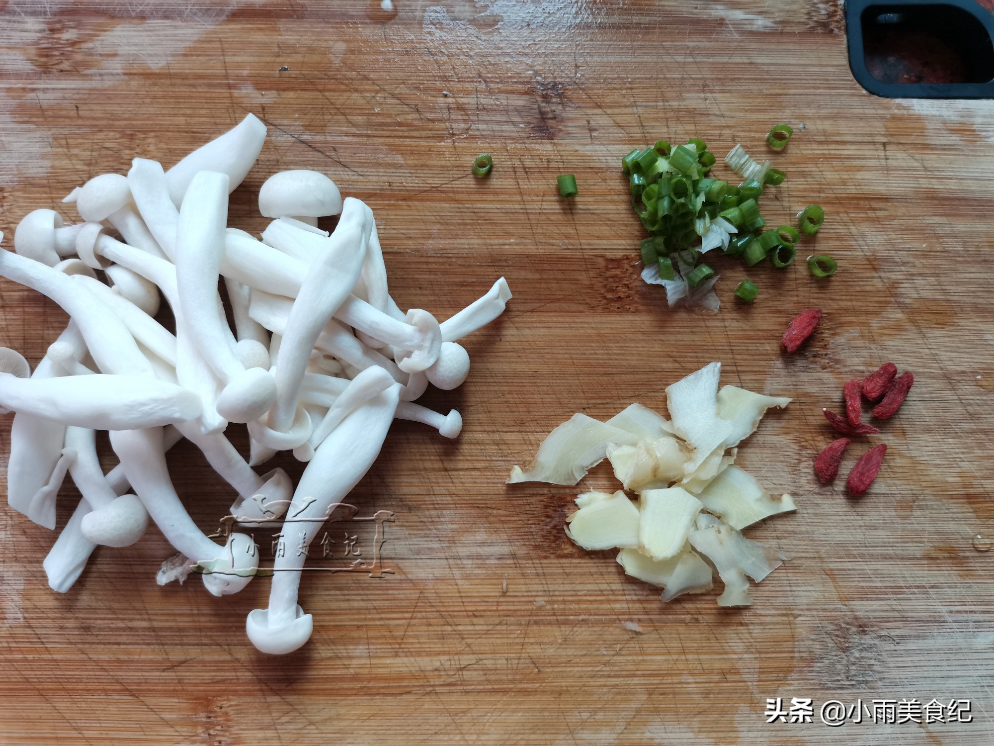 熬鱼汤的做法才又白又鲜,煮鱼汤不用煎的做法