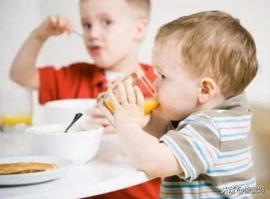 宝宝不吃饭不喝奶怎么办,宝宝不吃饭也不怎么喝奶怎么办