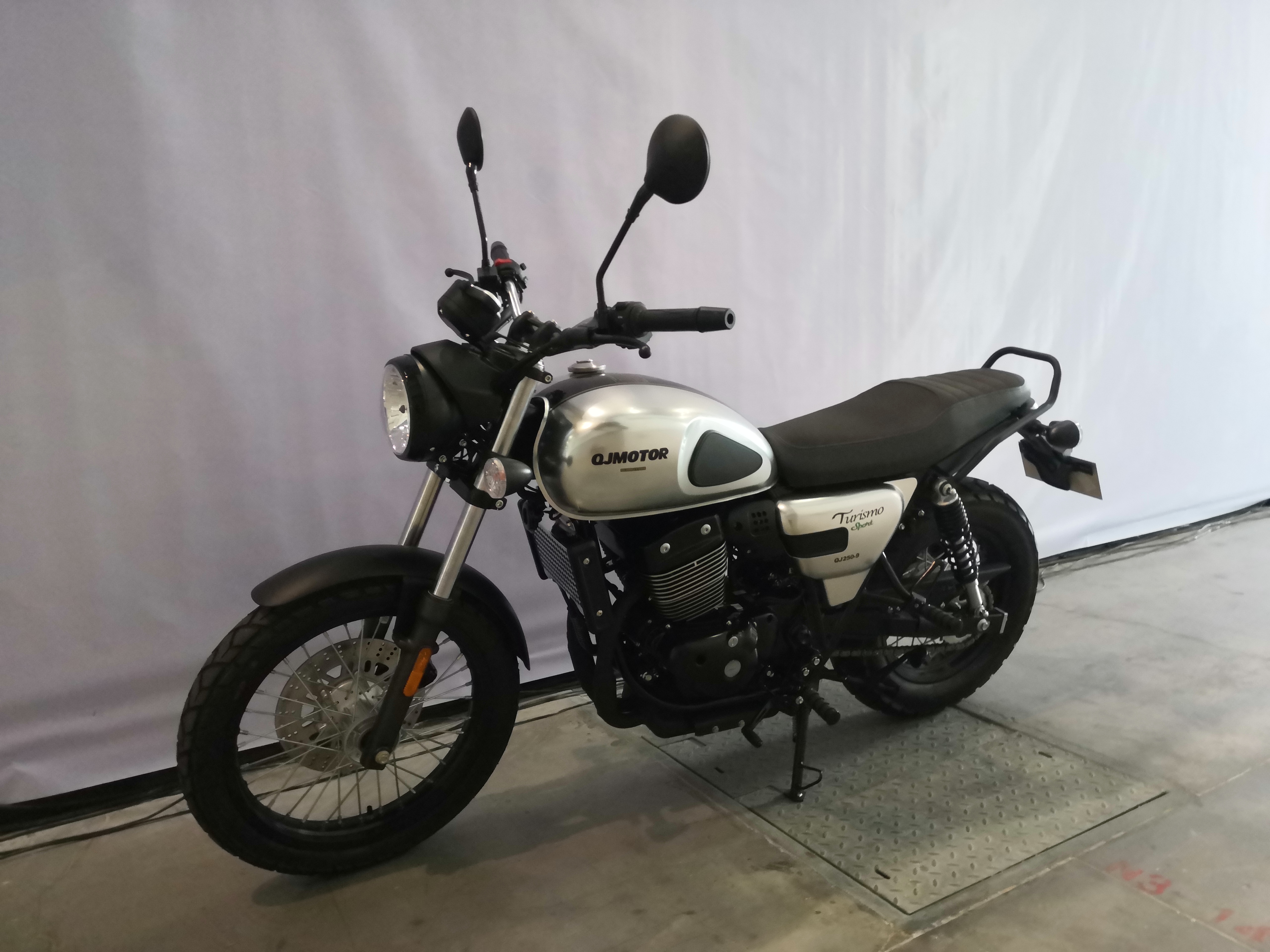 qjmotor逸250复古摩托测评,逸250深度测评