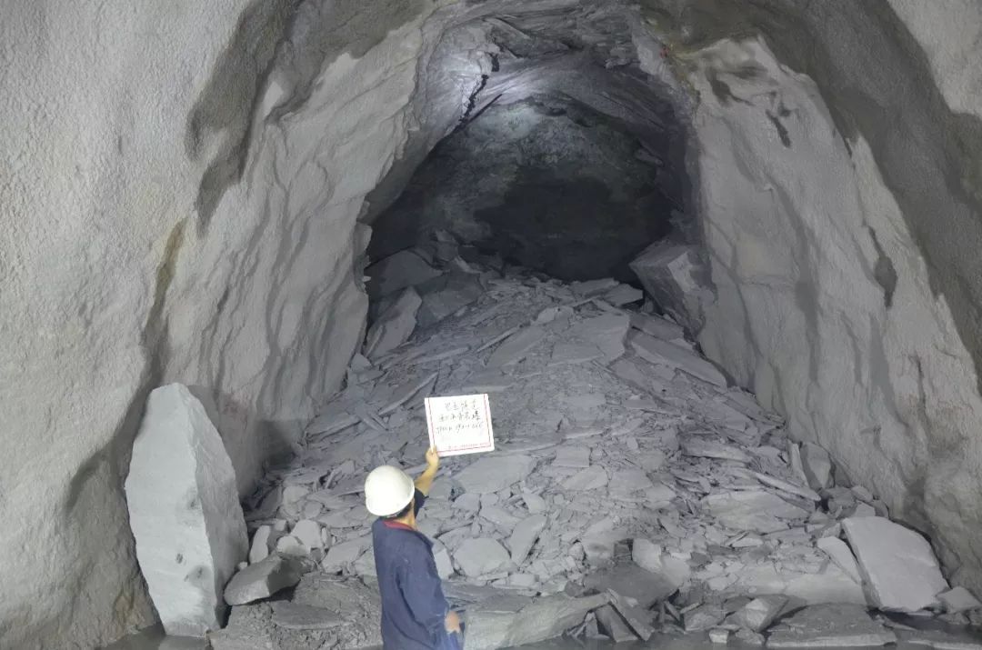 川藏铁路跨越的地形区,川藏铁路穿越横断山脉