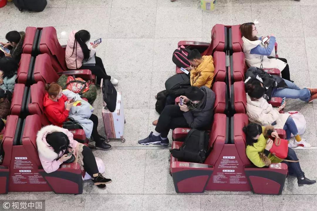 我才25岁肩膀就开始疼了,我才25岁腰已经废了